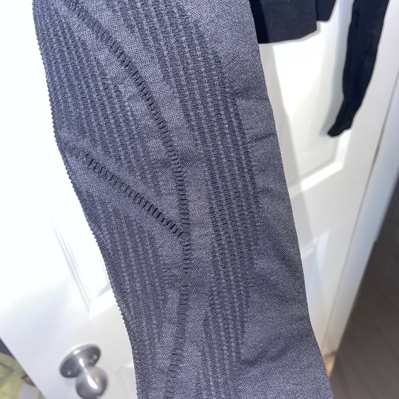 Fabletics Long Sleeve Crop - Picture 3 of 4